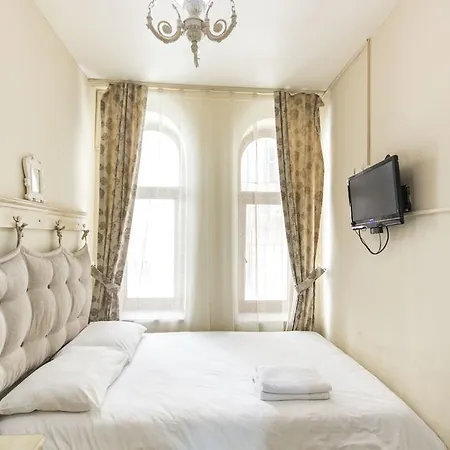 Hotel Taxim Ares